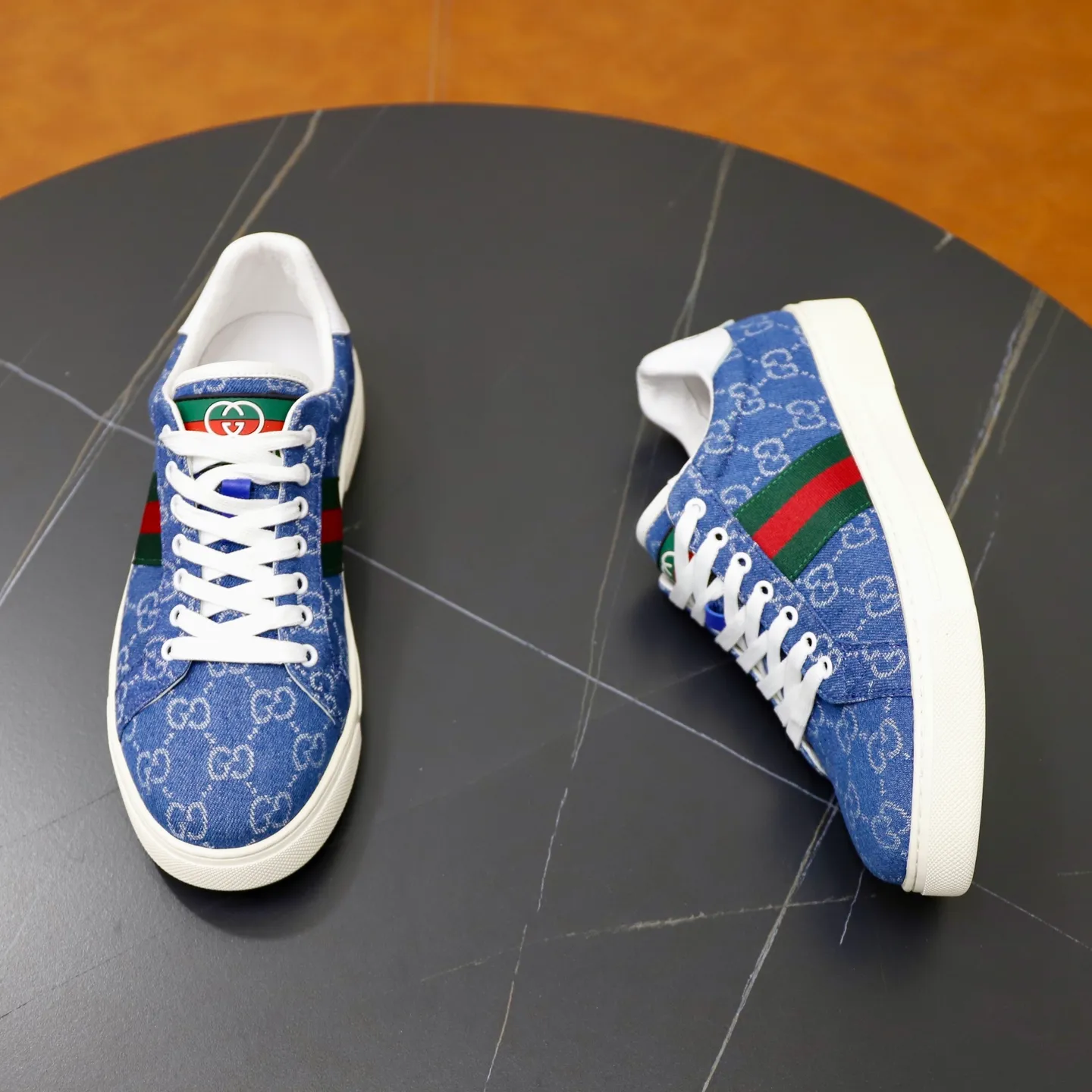 Ex-factory price: 400💰🙅‍♂️🙅‍♂️🙅‍♂️ Brand: Gucci GUCCi Standard code: 38-44 (45 customized) Grade: Same as the official website Material: Original leather splicing Comfortable and breathable sheepskin lining Original wear-resistant outsole Style category: Men's fashionable casual shoes Running sneakers Distinguished luxury brand elements Top luxury Color: actual picture color